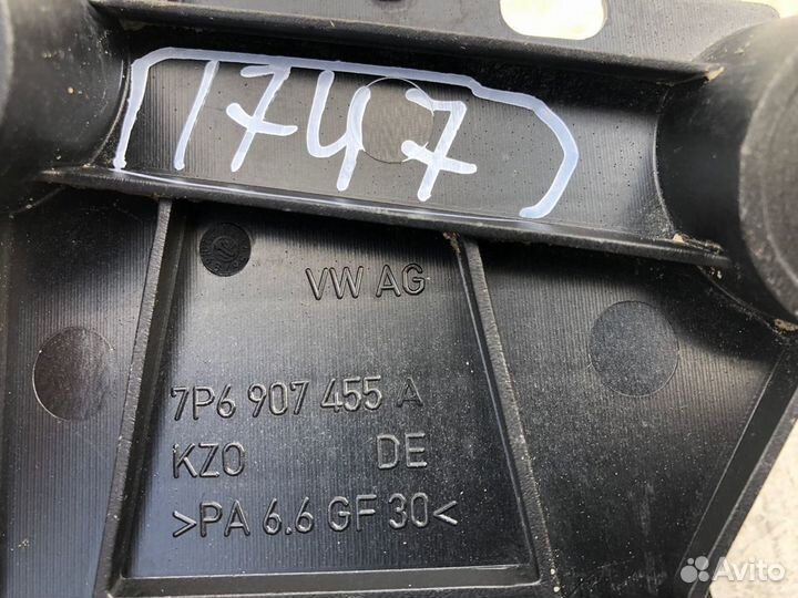 Volkswagen Touareg 10- Кронштейн блока управления