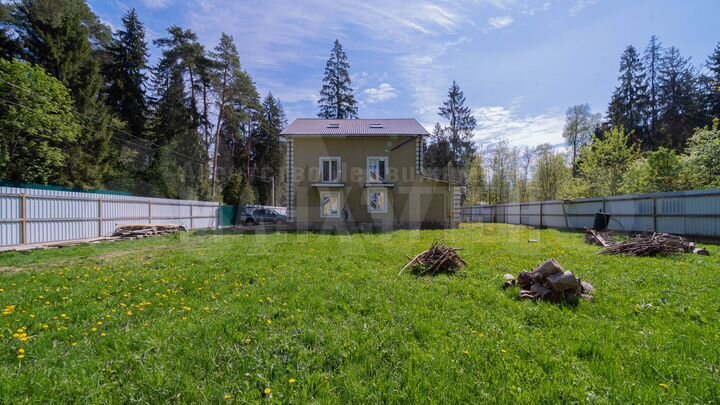 Дом 433,6 м² на участке 15 сот.