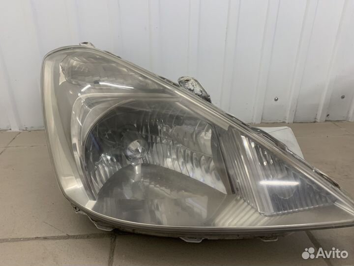 Фары ксенон Toyota Allion 240