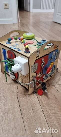 Бизиборд домик