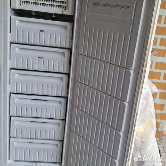 Вертикальный морозильник