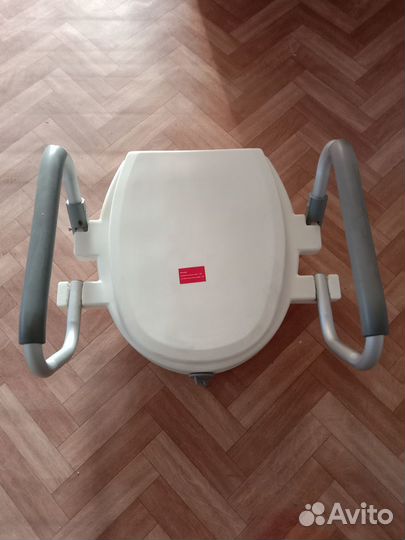 Насадка на унитаз для инвалидов