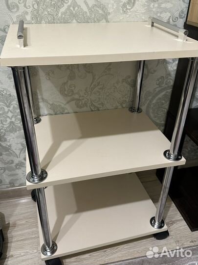 Этажерка на колесиках