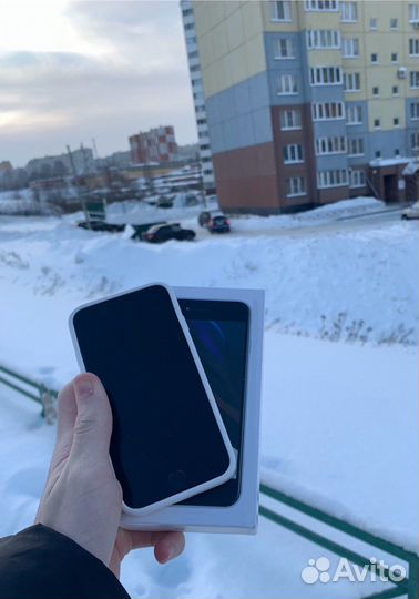 iPhone SE (2020), 64 ГБ