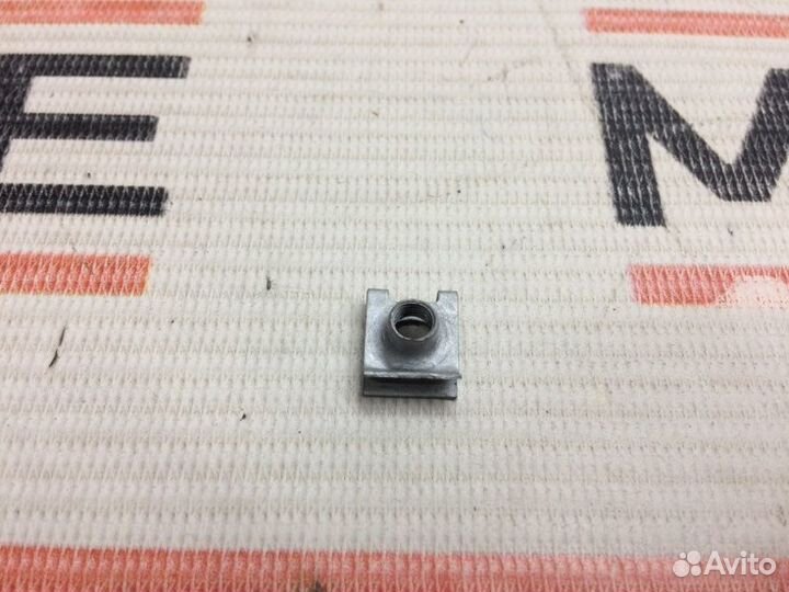 Клипса панели приборов Volkswagen Touareg 7L