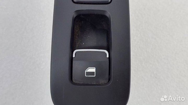 Кнопка стеклоподъемника задняя правая Hyundai