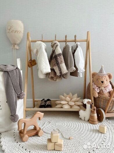 Сдаются рейлы и полки в детском шоуруме