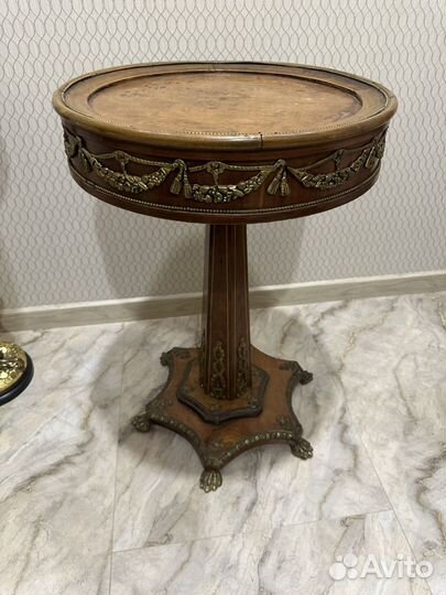 Стол Франция с латуными элементами