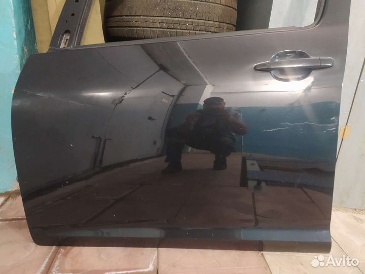 Левая дверь