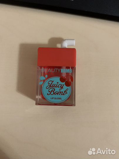 Блеск для губ beauty bomb