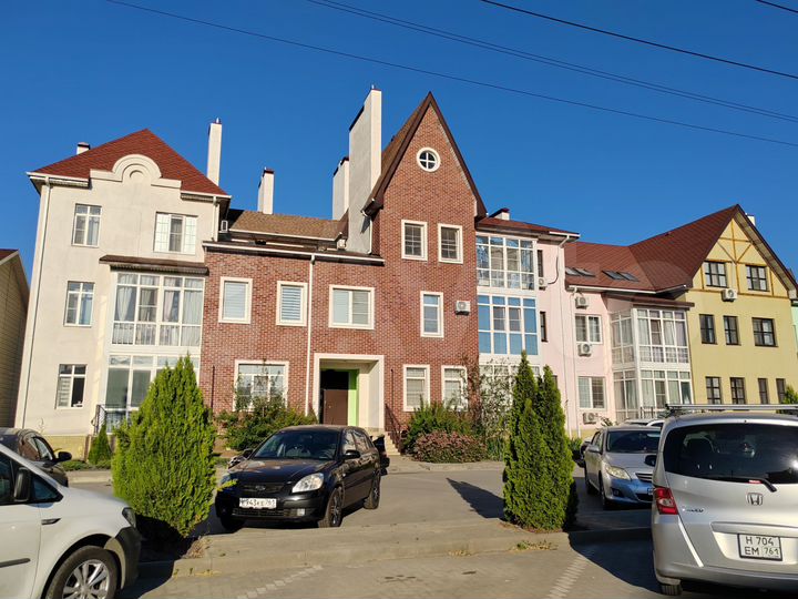 2-к. квартира, 47 м², 1/3 эт.