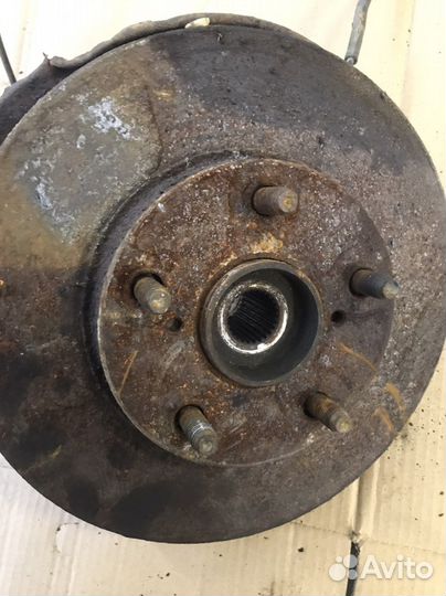 Поворотный кулак передний правый Toyota RAV4(2586)