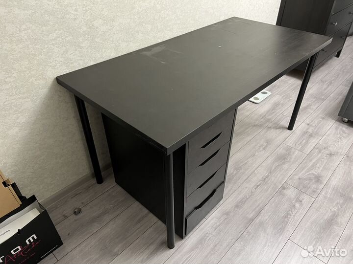 Стол + тумбочка в подарок