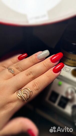 Модель на маникюр