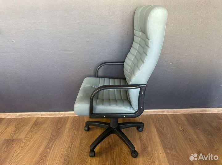 Компьютерное кресло. Гарантия 1 год