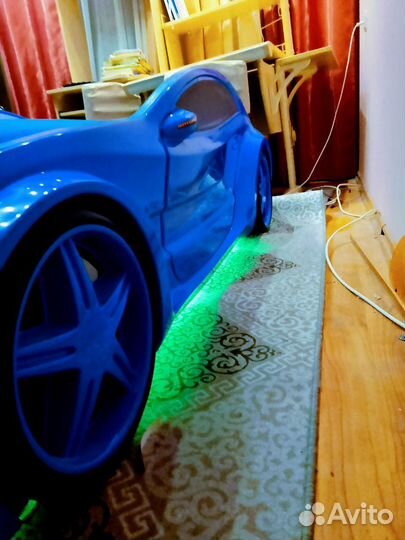 Детская кровать машина