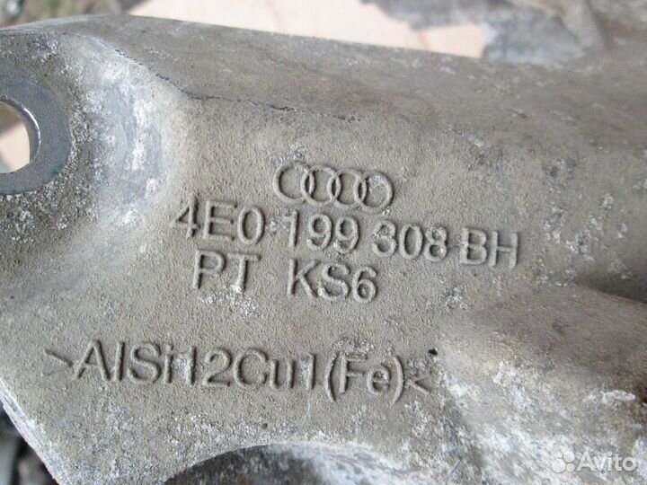 Кронштейн правый двс audi A8 D3 W12