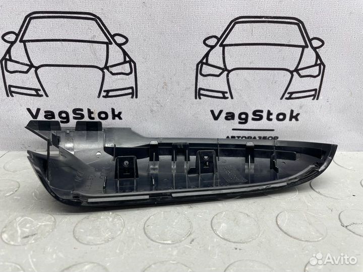 Накладка зеркала бокового вида правая Audi A5 8T