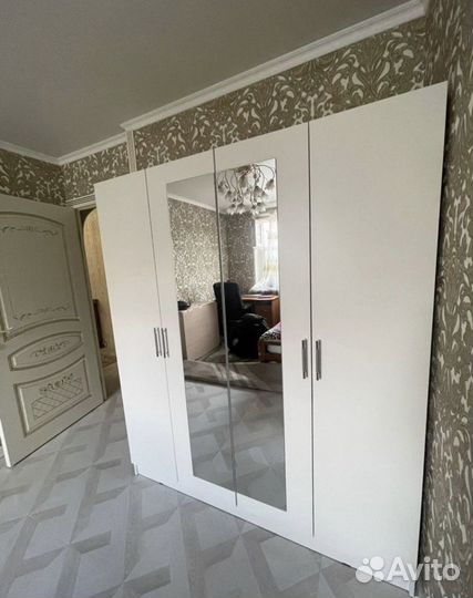 Шкаф распашной с зеркалом