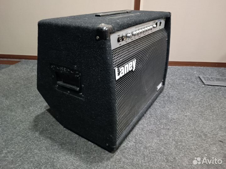 Басовый комбо усилитель Laney RB7