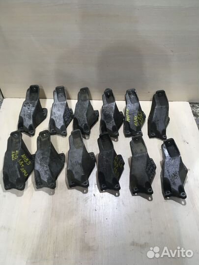 Кронштейн двигателя левый Ауди А6 С5 8D0199307L