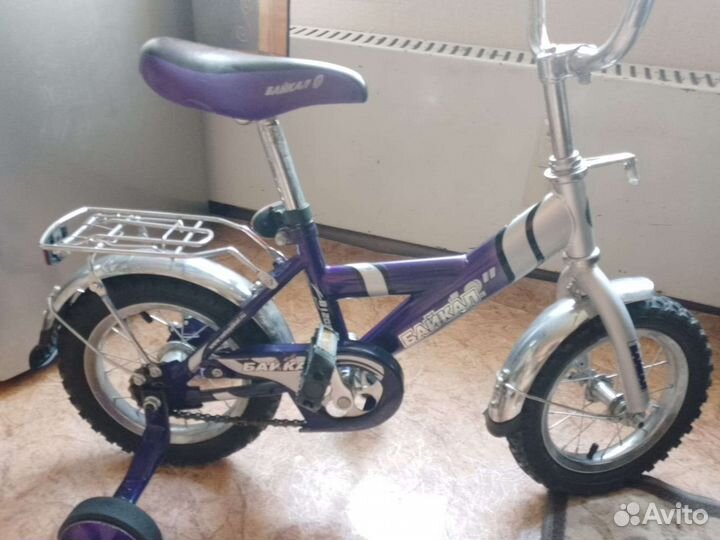 Детский велосипед с ручкой