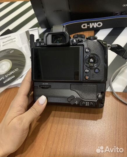 Olympus OM-D E-M1 +hld-7