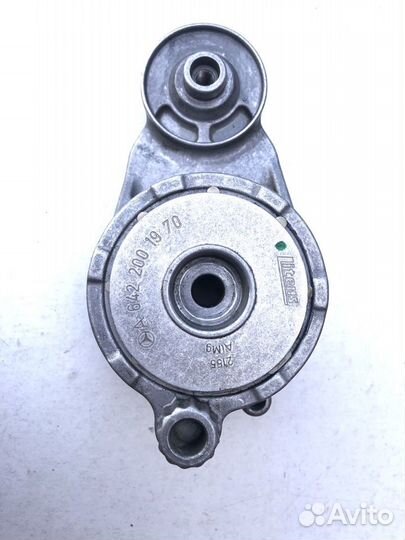 Натяжитель ремня мерседес A6422001970 2018г