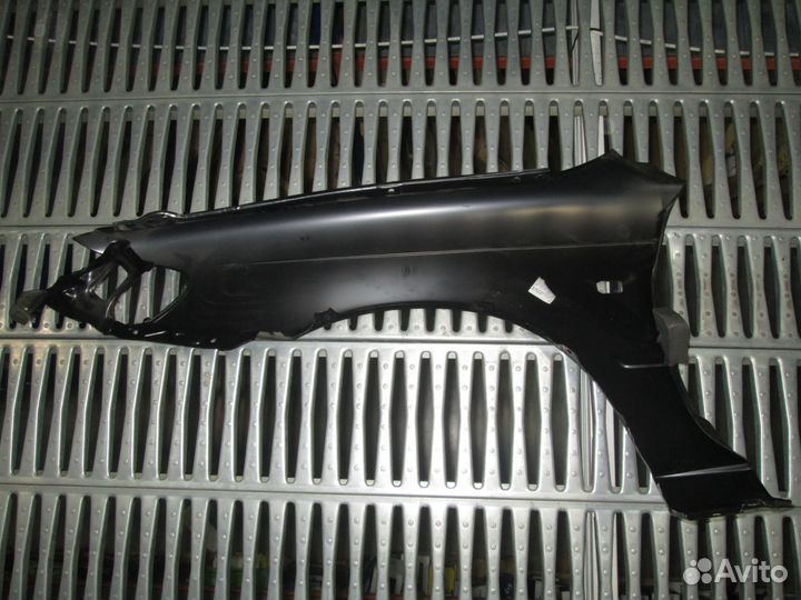 Крыло переднее правое Toyota Corolla (E10) 91-98