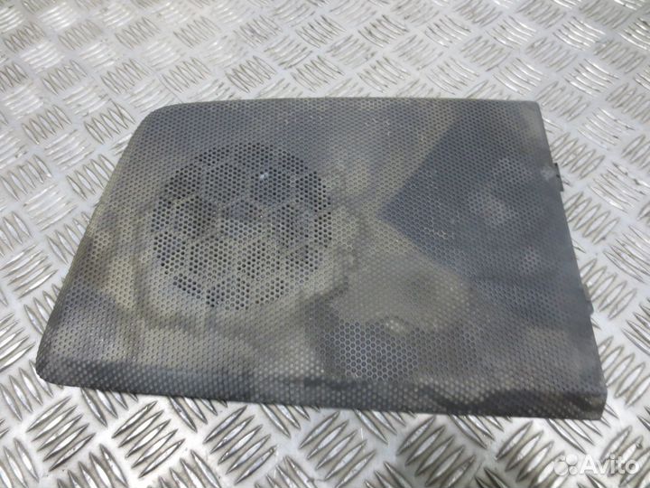 Накладка динамика левая Volvo 82065221