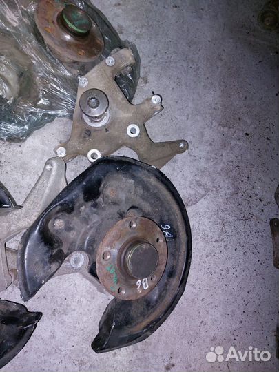 Кулак задний Volkswagen Passat B6