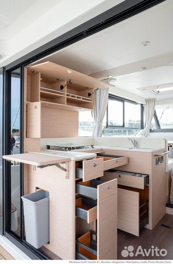 Яхта Beneteau Swift Trawler 41 Sedan