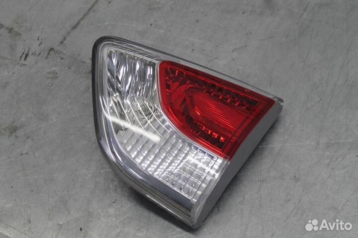 Фонарь задний внутренний правый Nissan Pathfinde