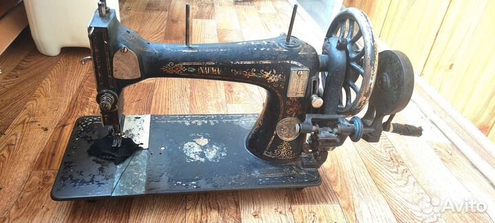 Швейная немецкая юбилейная машинка Naumann