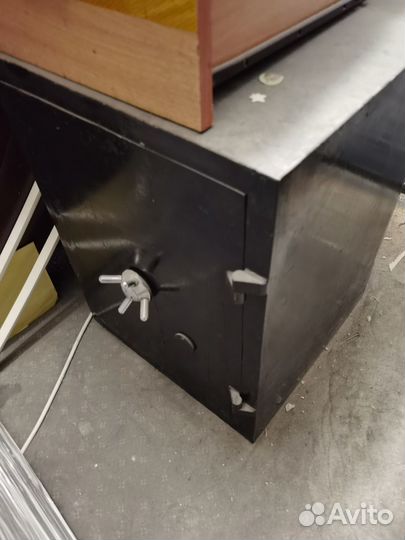 Сейф из металла