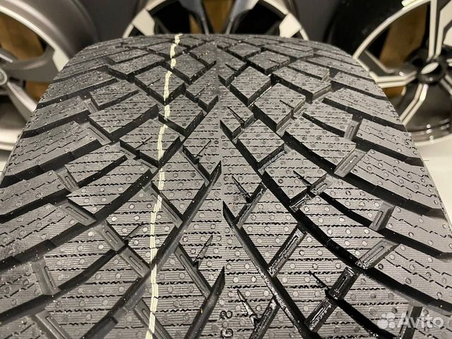 Nokian Tyres Hakkapeliitta R5 275/45 R20 110T