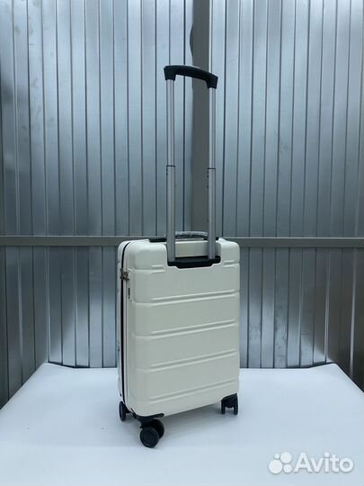 Чемодан на колесах маленький S