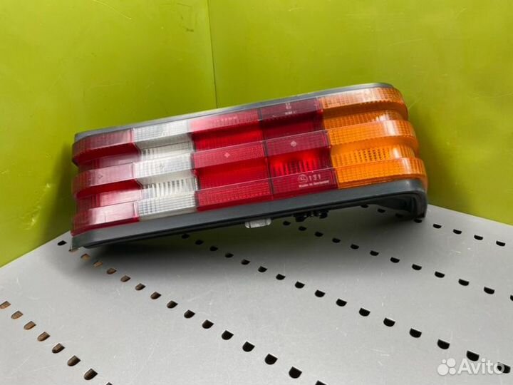 Фонарь задний правый Mercedes-Benz 190E W201 OM601