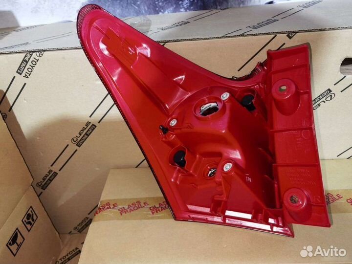 Фонарь правый Toyota Auris 180