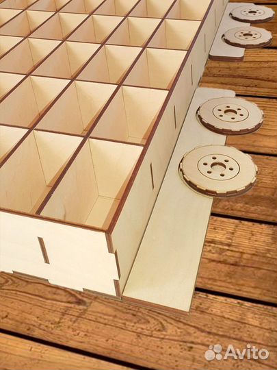 Полка грузовик для машинок с прицепом 84 ячейки