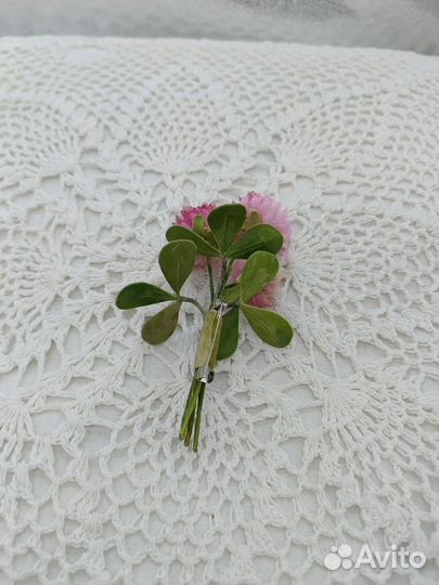 Брошь цветок из шелка