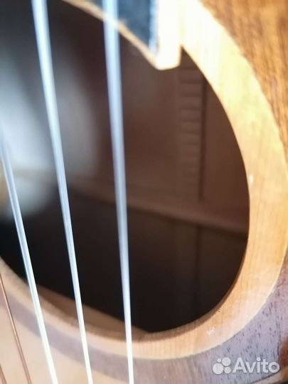 Продам эстрадную акустическую гитару