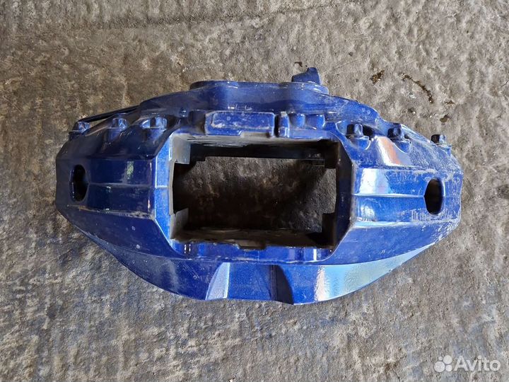 Передний правый суппорт BMW X7