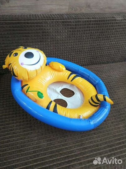 Надувной круг для плавания
