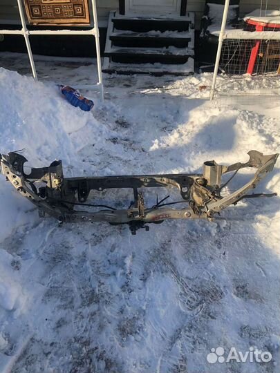 Рамка радиатора Toyota Avensis 2 T250