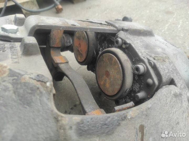 Суппорт тормозной передний Volvo Fh 4