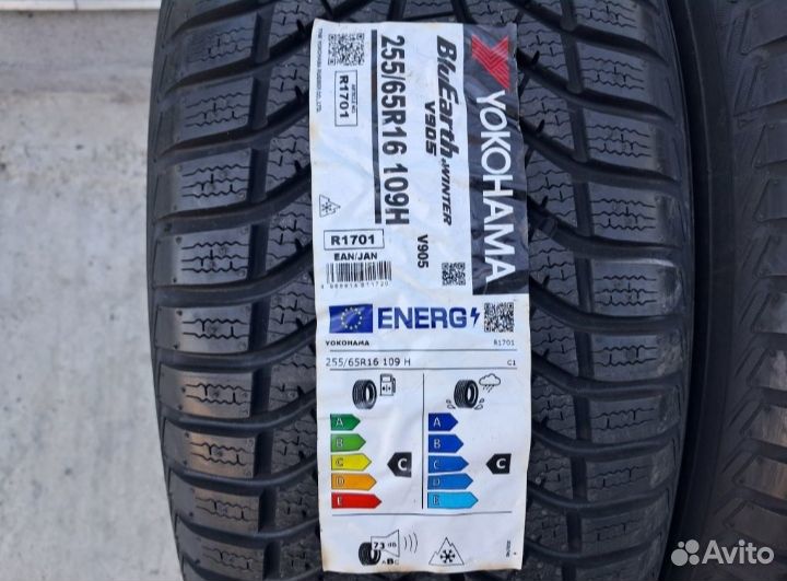 Yokohama BluEarth Winter V905 255/65 R16