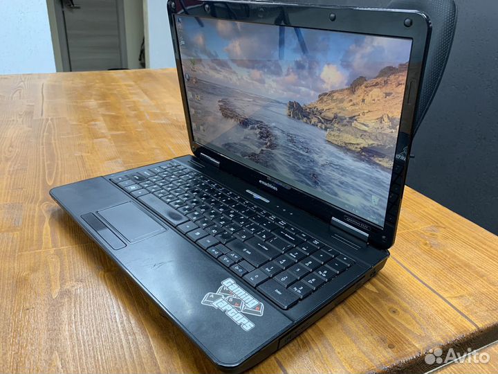 Ноутбук emachines e525