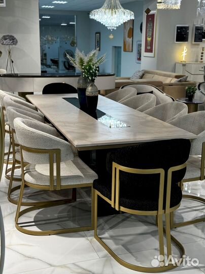Стол обеденный. В наличии