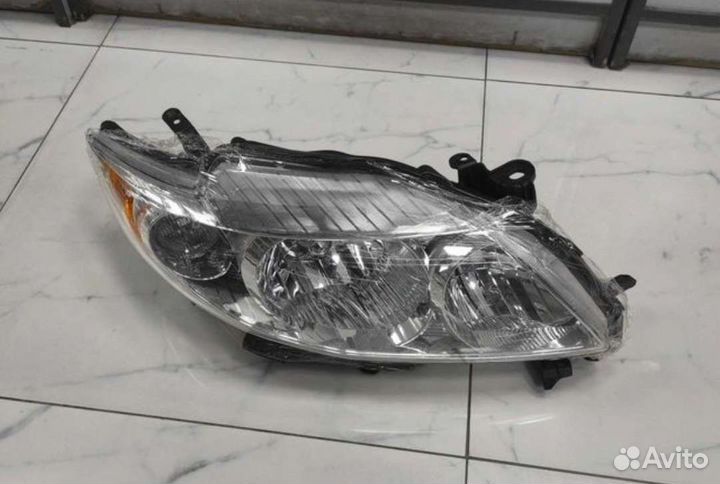 Передние фары Toyota Corolla E150 2009-2011